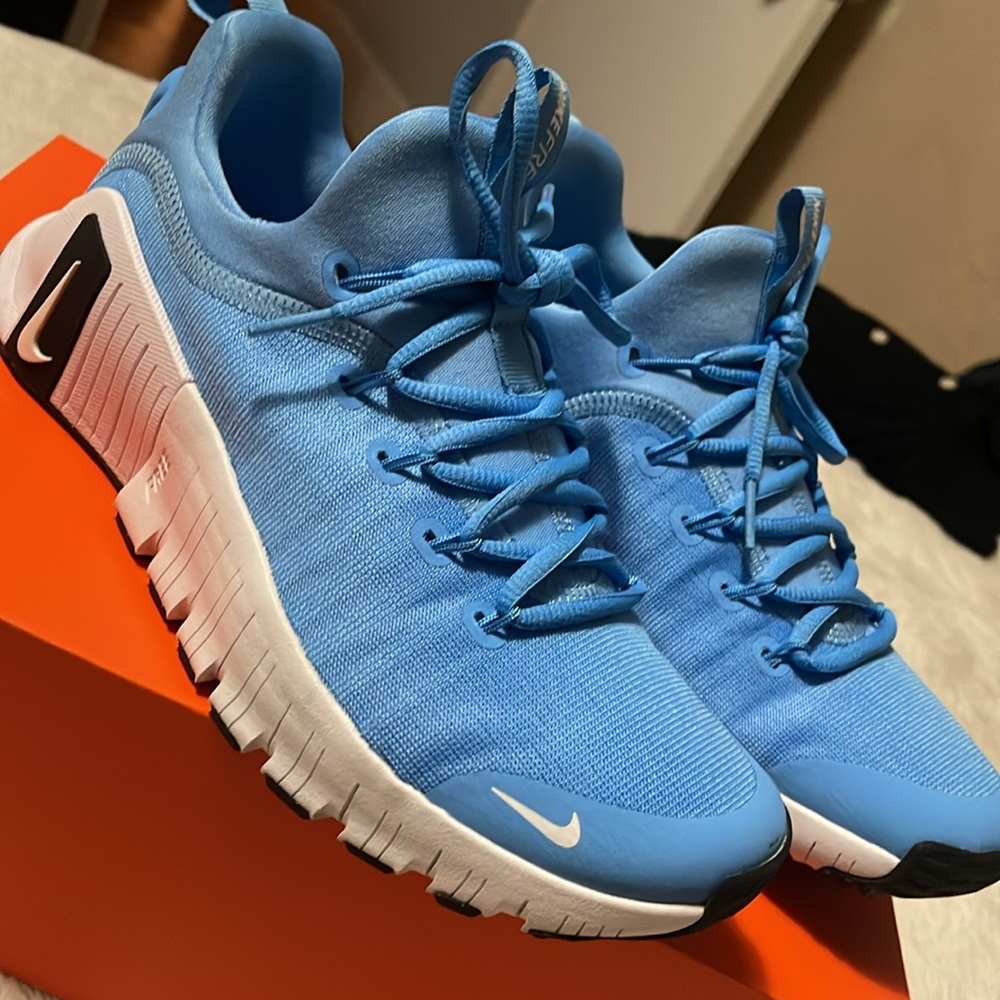 Nike Women's Athletic Shoes in Light Blue and White - Picture 10 of 13